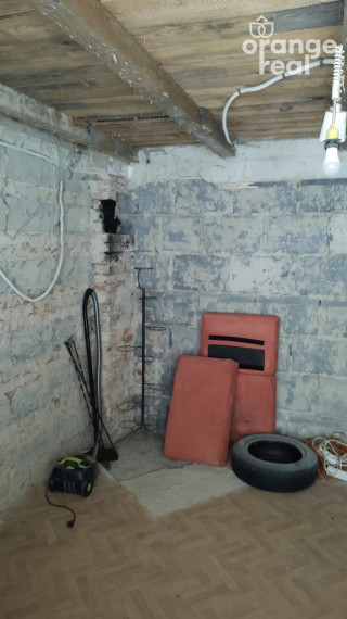 ZÁHRADA S ROZOSTAVANOU CHATOU V KAVEČANOCH