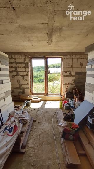 ZÁHRADA S ROZOSTAVANOU CHATOU V KAVEČANOCH