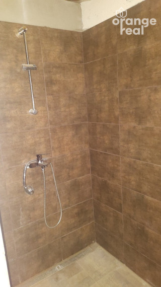 ZÁHRADA S ROZOSTAVANOU CHATOU V KAVEČANOCH