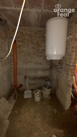 ZÁHRADA S ROZOSTAVANOU CHATOU V KAVEČANOCH