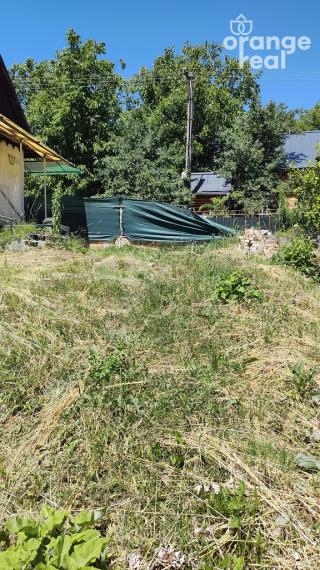 ZÁHRADA S ROZOSTAVANOU CHATOU V KAVEČANOCH