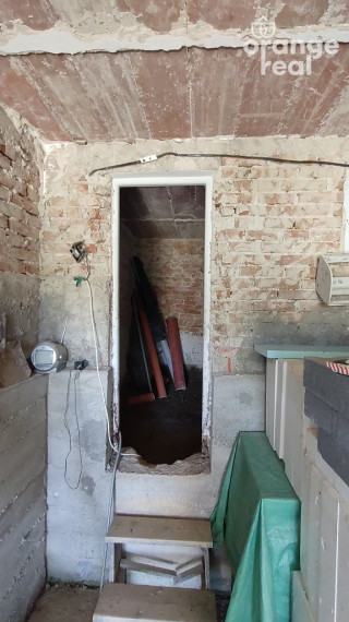 ZÁHRADA S ROZOSTAVANOU CHATOU V KAVEČANOCH