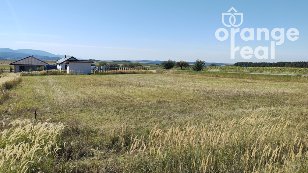 NA PREDAJ POZEMOK O VÝMERE 818 m2 VO VÝŠNEJ KAMENICI