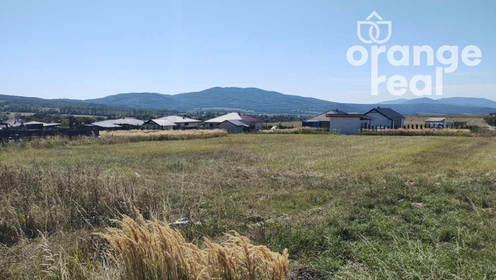 NA PREDAJ POZEMOK O VÝMERE 818 m2 VO VÝŠNEJ KAMENICI