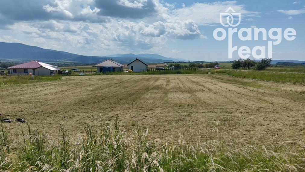 NA PREDAJ POZEMOK O VÝMERE 818 m2 VO VÝŠNEJ KAMENICI