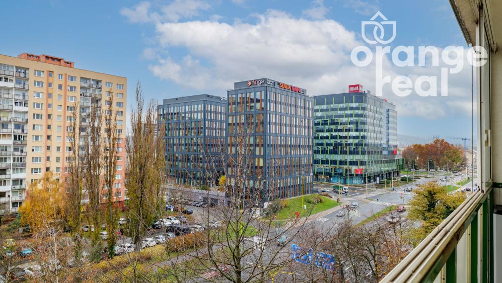 Zariadený 3-izbový byt pri Auparku po kompletnej rekonštrukcii, pražský typ