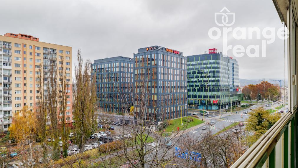 Zariadený 3-izbový byt pri Auparku po kompletnej rekonštrukcii, pražský typ