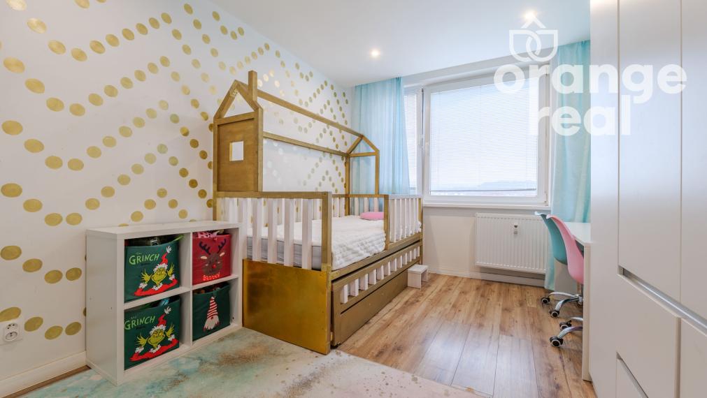 Zariadený 3-izbový byt pri Auparku po kompletnej rekonštrukcii, pražský typ