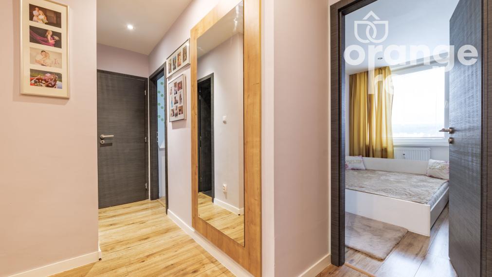 Zariadený 3-izbový byt pri Auparku po kompletnej rekonštrukcii, pražský typ