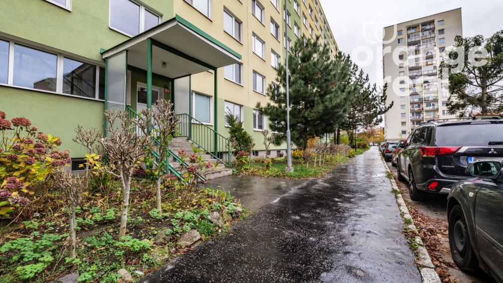 Zariadený 3-izbový byt pri Auparku po kompletnej rekonštrukcii, pražský typ