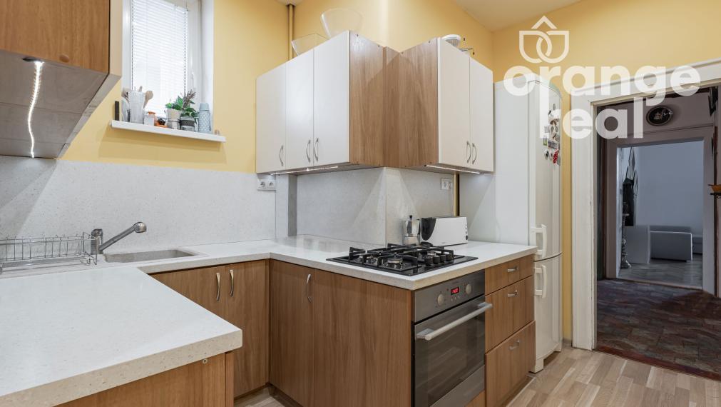 Priestranný tehlový staromestský byt na Czambelovej ulici so zimnou záhradou, 123 m2