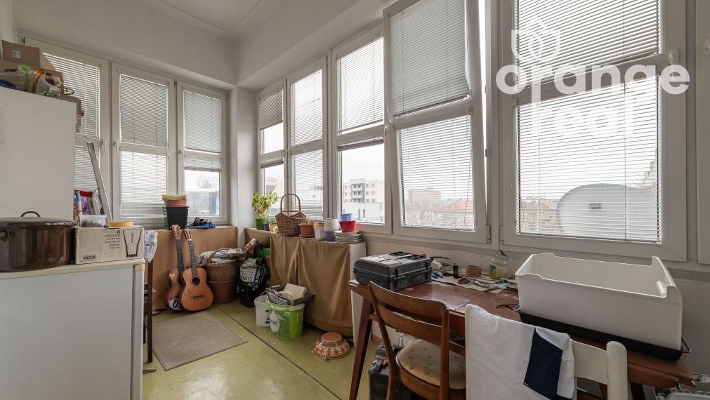 Priestranný tehlový staromestský byt na Czambelovej ulici so zimnou záhradou, 123 m2