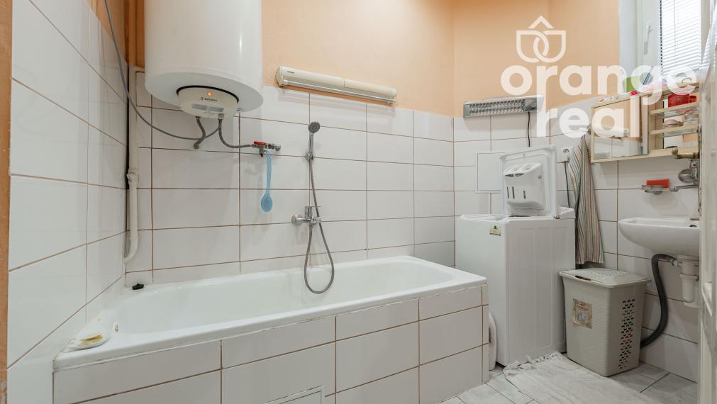 Priestranný tehlový staromestský byt na Czambelovej ulici so zimnou záhradou, 123 m2