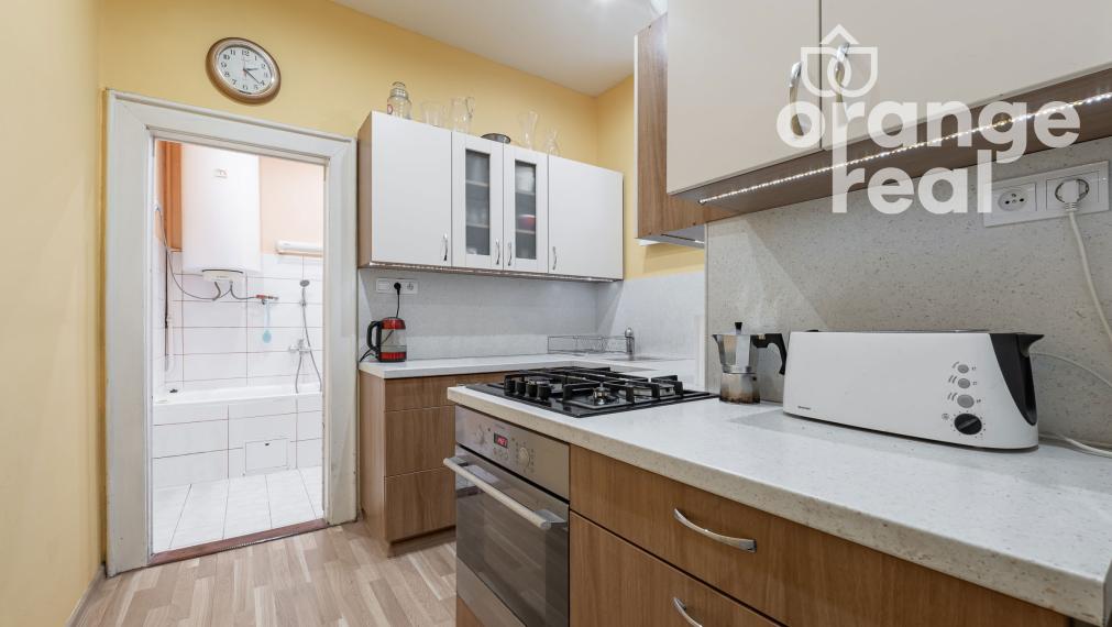 Priestranný tehlový staromestský byt na Czambelovej ulici so zimnou záhradou, 123 m2