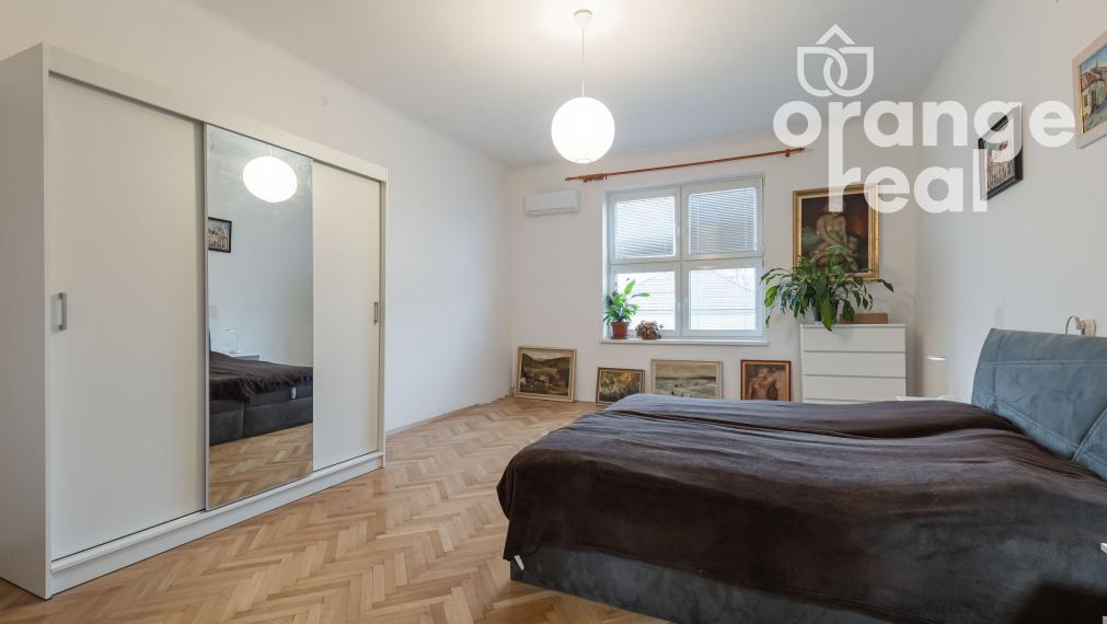 Priestranný tehlový staromestský byt na Czambelovej ulici so zimnou záhradou, 123 m2