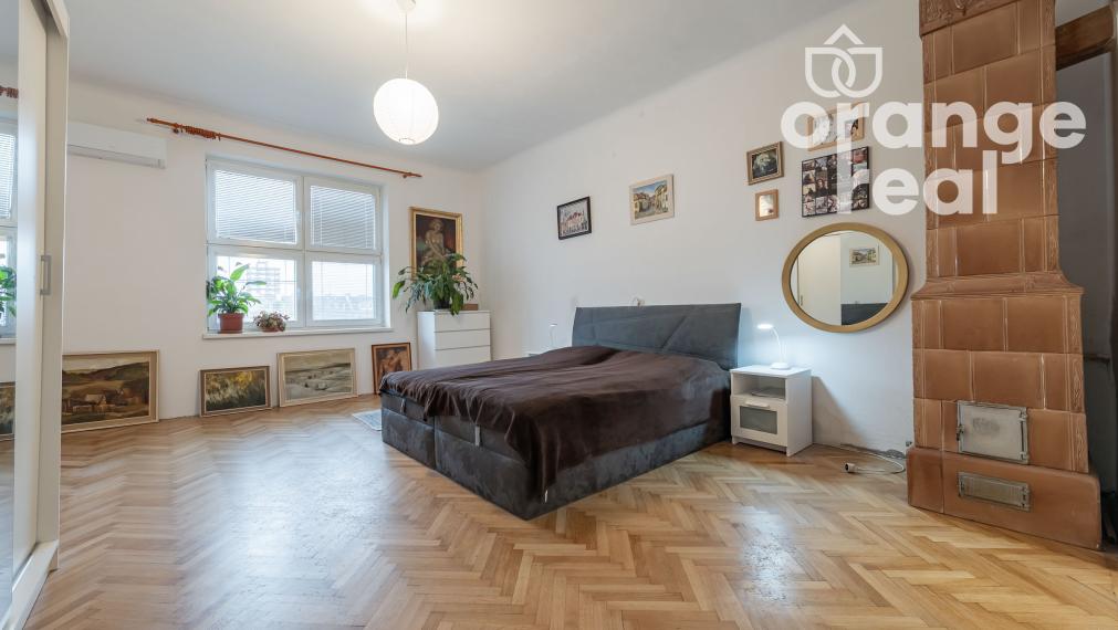 Priestranný tehlový staromestský byt na Czambelovej ulici so zimnou záhradou, 123 m2