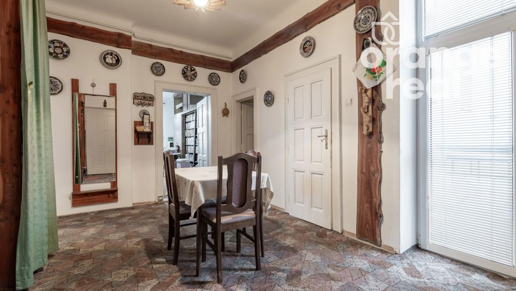 Priestranný tehlový staromestský byt na Czambelovej ulici so zimnou záhradou, 123 m2