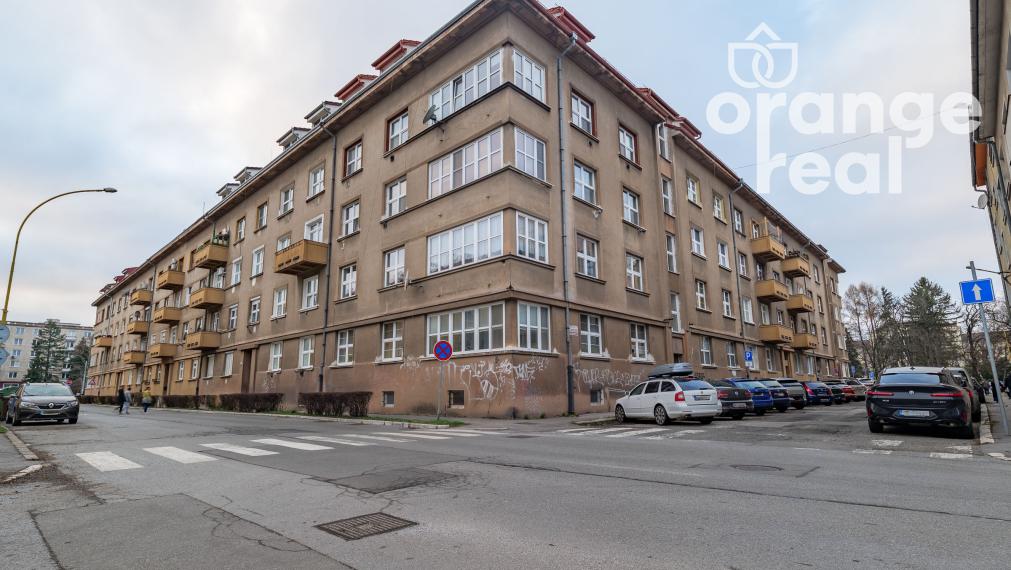 Priestranný tehlový staromestský byt na Czambelovej ulici so zimnou záhradou, 123 m2