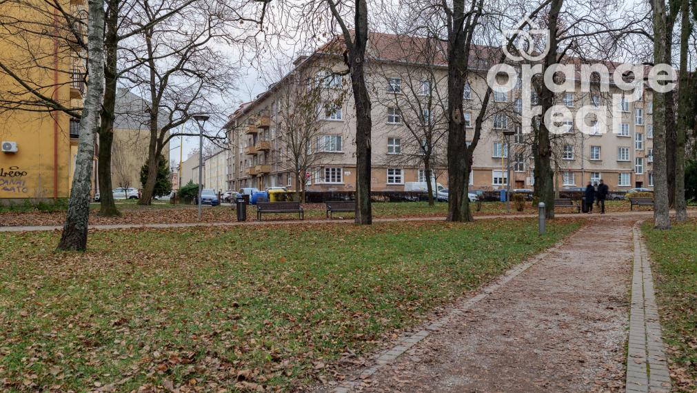 Priestranný tehlový staromestský byt na Czambelovej ulici so zimnou záhradou, 123 m2