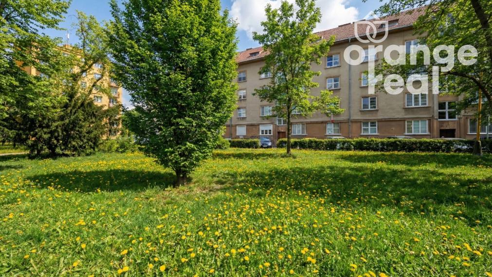 Priestranný tehlový staromestský byt na Czambelovej ulici so zimnou záhradou, 123 m2