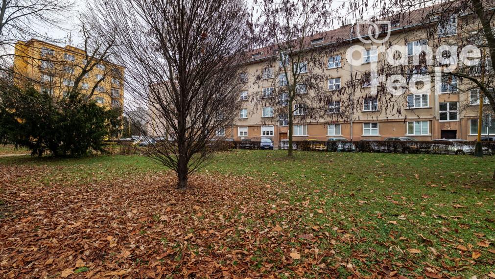 Priestranný tehlový staromestský byt na Czambelovej ulici so zimnou záhradou, 123 m2