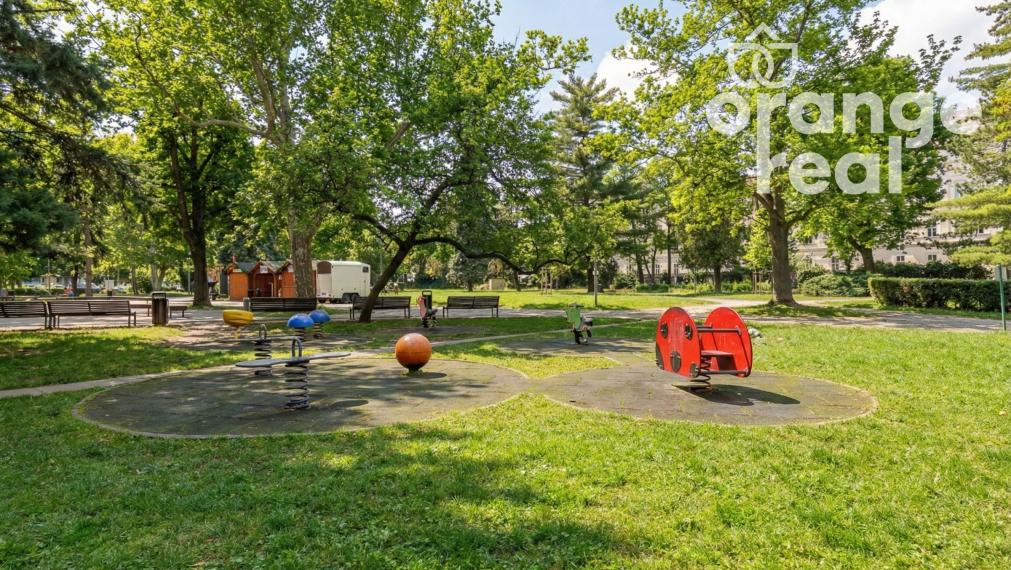 Priestranný tehlový staromestský byt na Czambelovej ulici so zimnou záhradou, 123 m2