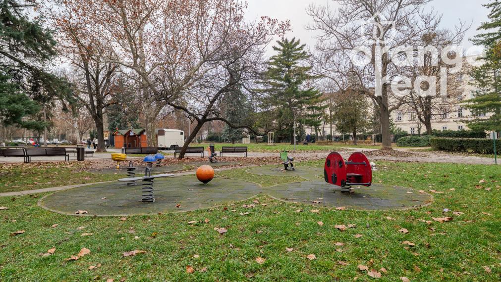 Priestranný tehlový staromestský byt na Czambelovej ulici so zimnou záhradou, 123 m2