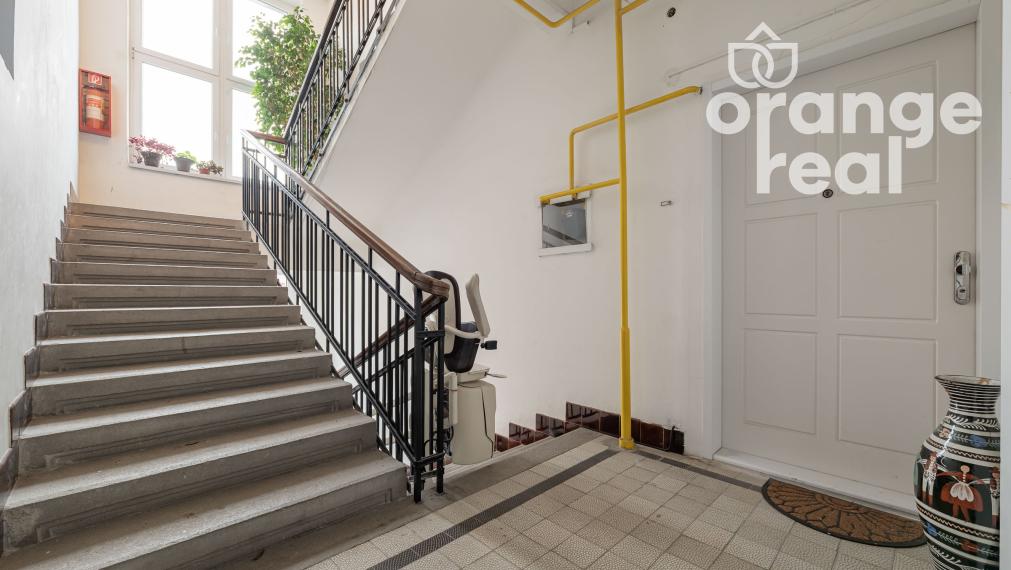 Priestranný tehlový staromestský byt na Czambelovej ulici so zimnou záhradou, 123 m2