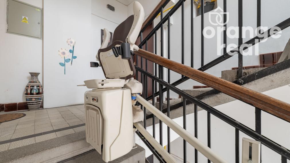 Priestranný tehlový staromestský byt na Czambelovej ulici so zimnou záhradou, 123 m2