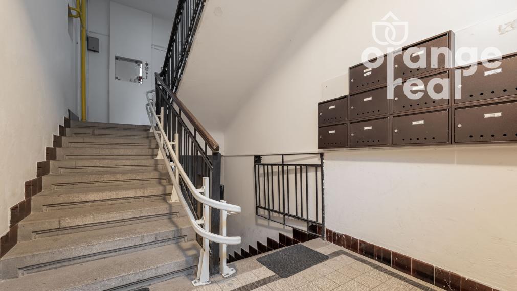 Priestranný tehlový staromestský byt na Czambelovej ulici so zimnou záhradou, 123 m2