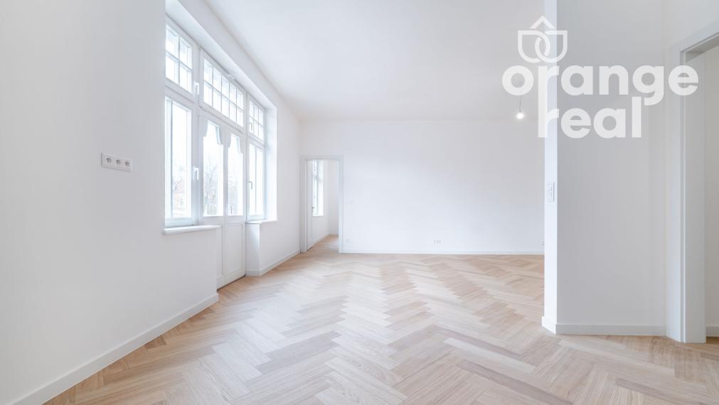 Priestranný 3-izbový byt v historickej budove s balkónom na Moyzesovej ulici