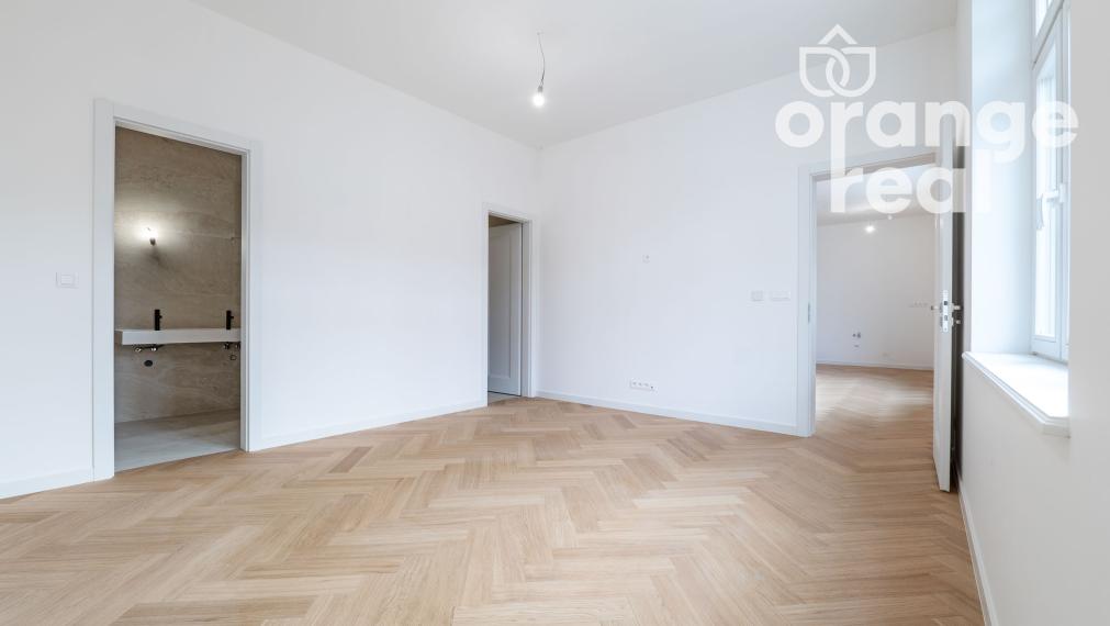 Priestranný 3-izbový byt v historickej budove s balkónom na Moyzesovej ulici