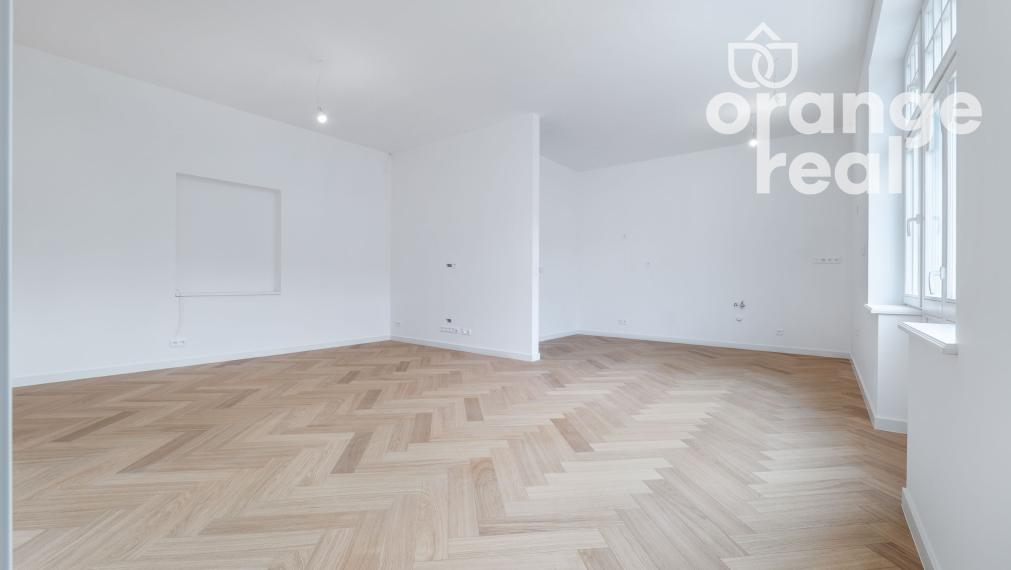 Priestranný 3-izbový byt v historickej budove s balkónom na Moyzesovej ulici