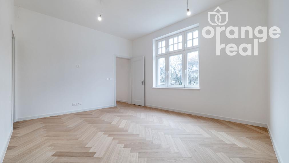 Priestranný 3-izbový byt v historickej budove s balkónom na Moyzesovej ulici