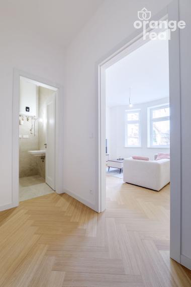 Priestranný 2-izbový byt v historickej budove na Moyzesovej ulici