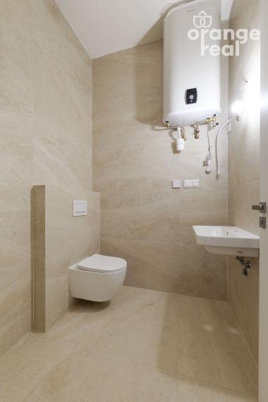 Priestranný 2-izbový byt v historickej budove na Moyzesovej ulici