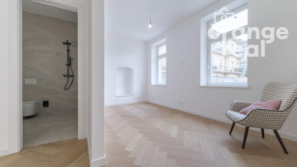 Priestranný 2-izbový byt v historickej budove na Moyzesovej ulici