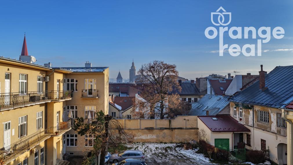 Priestranný 2-izbový byt v historickej budove na Moyzesovej ulici