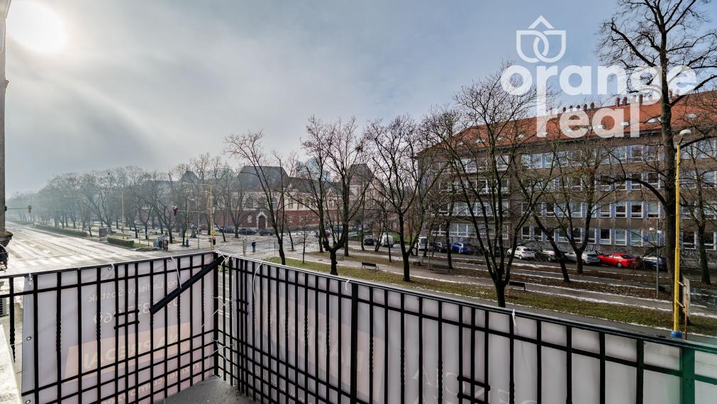 Priestranný 2-izbový byt v historickej budove na Moyzesovej ulici