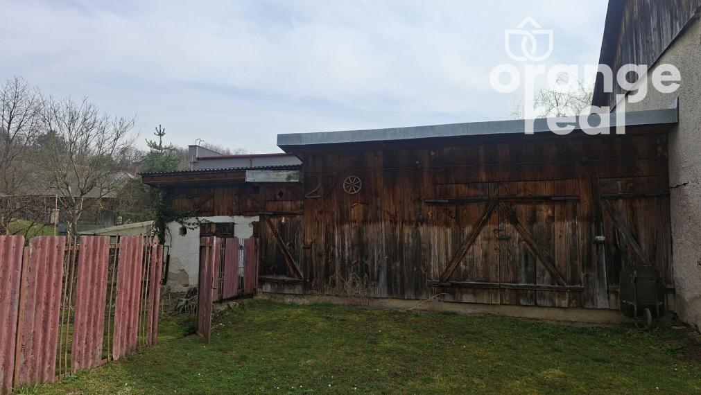 Rodinný dom s veľkým pozemkom v obci Brusnica, neďaleko Domaše