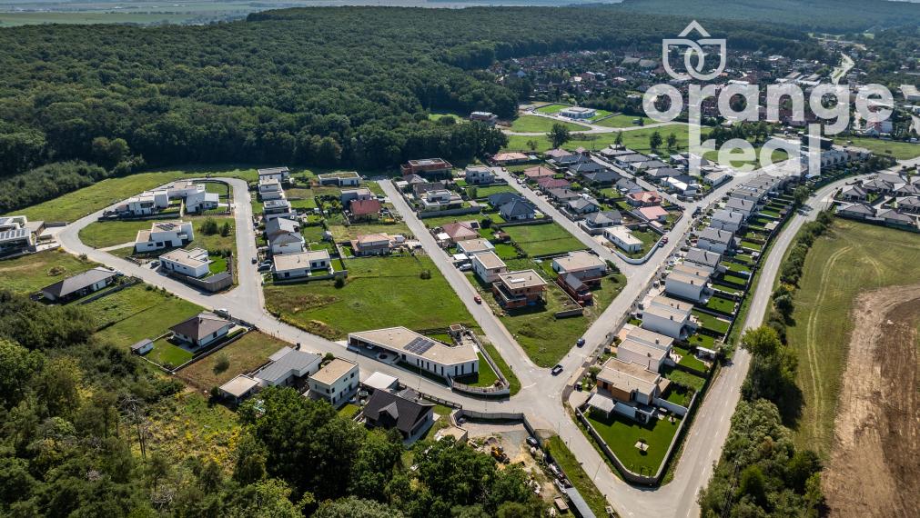 5-izbový rodinný dom v Malej Ide pri lese s dvojgarážou