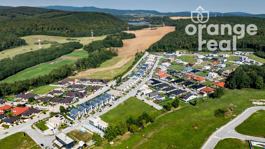 5-izbový rodinný dom v Malej Ide pri lese s dvojgarážou