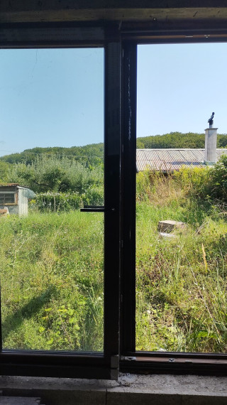 ZÁHRADA S ROZOSTAVANOU CHATOU V KAVEČANOCH