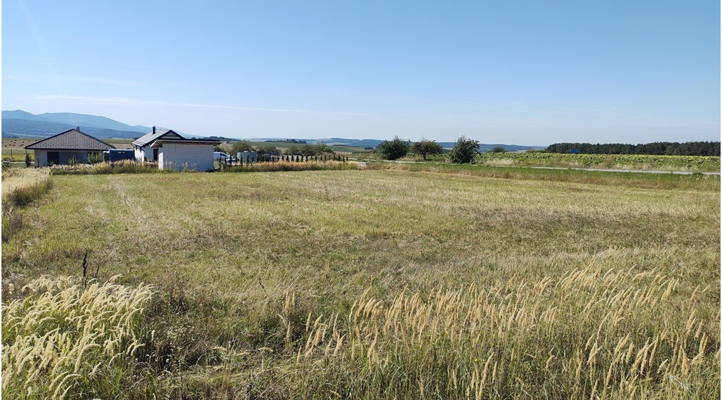 NA PREDAJ POZEMOK O VÝMERE 818 m2 VO VÝŠNEJ KAMENICI