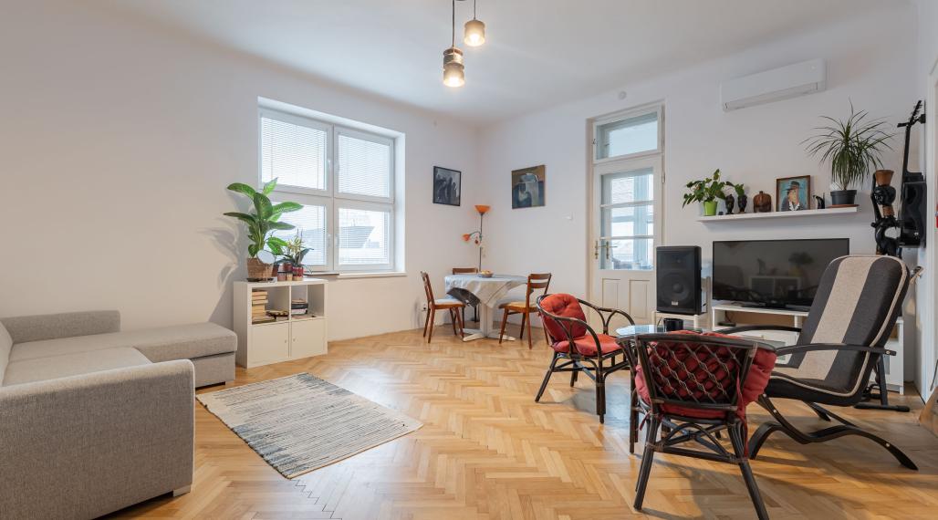 Priestranný tehlový staromestský byt na Czambelovej ulici so zimnou záhradou, 123 m2