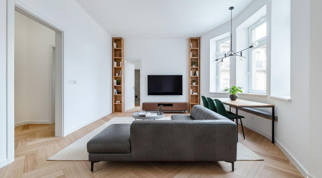 Priestranný 2-izbový byt v historickej budove s balkónom na Moyzesovej ulici