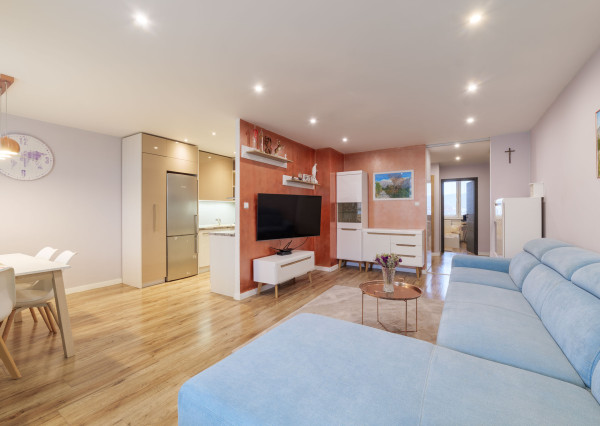 Zariadený 3-izbový byt pri Auparku po kompletnej rekonštrukcii, pražský typ