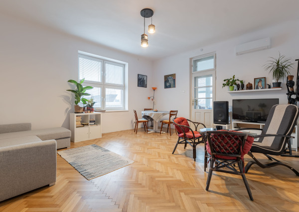 Priestranný tehlový staromestský byt na Czambelovej ulici so zimnou záhradou, 123 m2