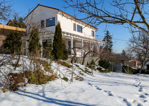 4-izbový rodinný dom s veľkým pozemkom a krásnym výhľadom na Košice, Kalvária