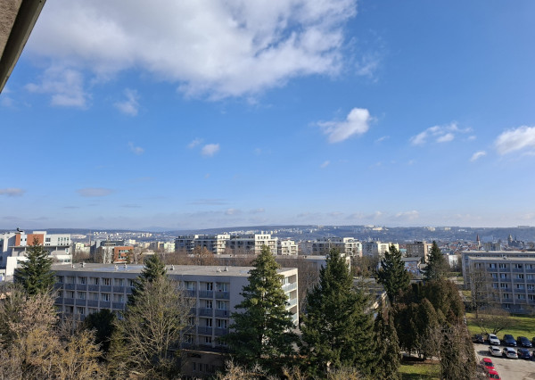 3-izbový pražský byt s loggiou na Považskej ulici po novej kompletnej rekonštrukcii, 2x klimatizácia